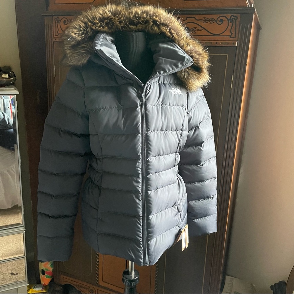 NWT The North Face ladies puffer jacket Medium steel gray fur trimmed hood